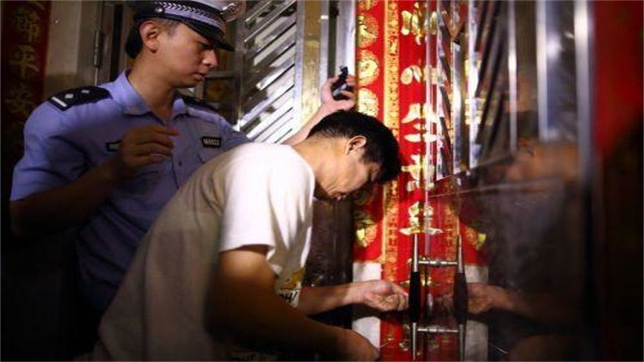 濮阳请开锁师傅开了锁后，师傅